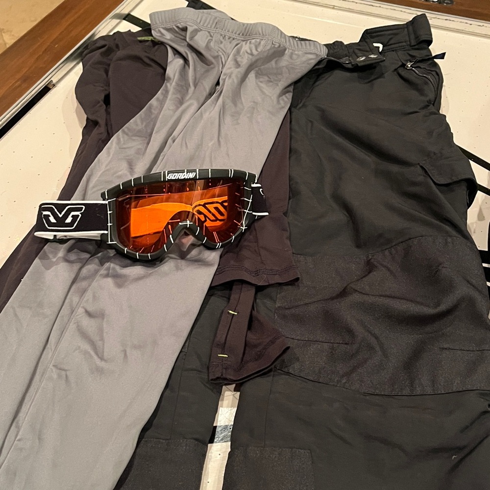 Kids ski pants plus extras size medium 8-10